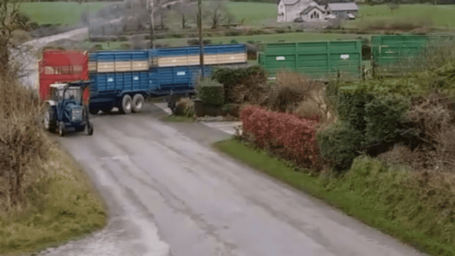Video: On the pull - Fearsome Ford 4000 pulls a 27t 'road-train'