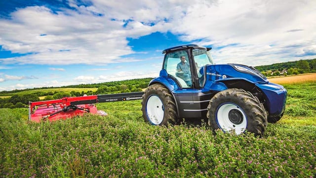 New Holland's futuristic methane-powered tractor wins big