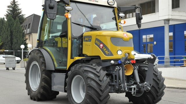 Fully electric Swiss tractor is now a reality