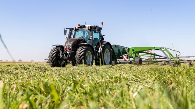 Air-suspended front axle for Valtra's latest N Series