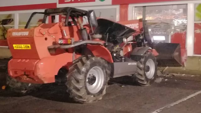 Telescopic handler used in brazen attempted ATM theft
