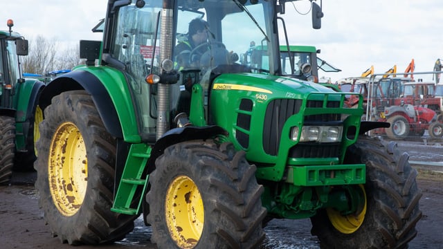 Auction report: 'Pocket rocket' bargain amongst this herd of 'Deeres'?