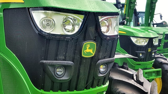 Details: Over 100 John Deere 6R/M Series tractors to go to auction