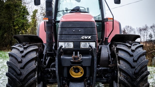 Pics: Mix of machines revved up for contractor's auction
