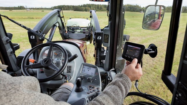 Retro-fit Quicke system lets older loaders weigh and remember