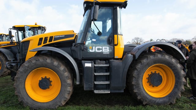 Auction report: Eyeing up a tractor bargain like a 'hawk'?
