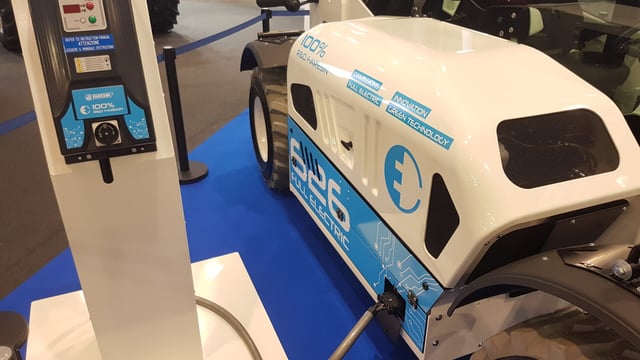 'Shock' news: Faresin shows off its electric telehandler