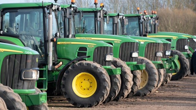 Auction report: Hunting 'Deere' at this big-scale sale