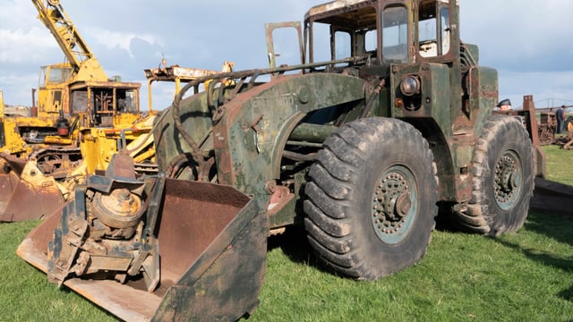 Auction report: Shovels and crawlers from bygone days change hands
