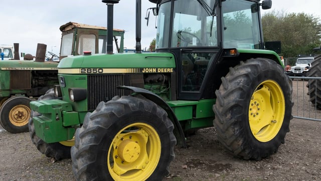 Auction report: Almost £19,000 for a 27-year-old John Deere 2850