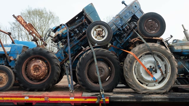 Auction report: A case of the 'blues' at April's big tractor sale?