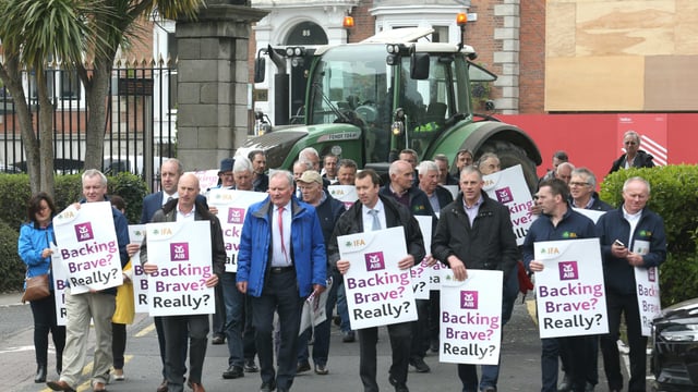 Farmers descend on AIB's AGM in Ballsbridge