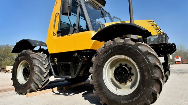 Historic JCB bought by 'Fastrac enthusiast' from Northern Ireland
