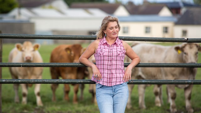 From Moscow to midlands, mezzo soprano keeps it country
