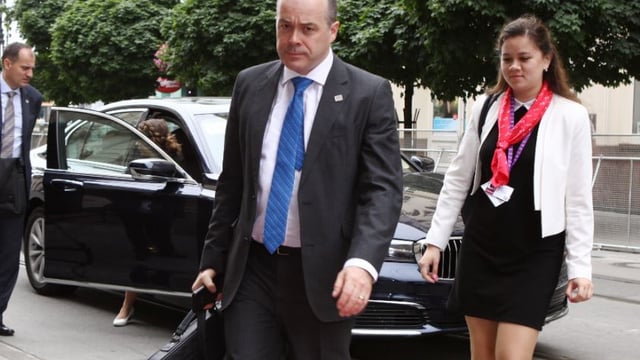 'No other choice but to resign; that's the news cycle we have now' - Naughten