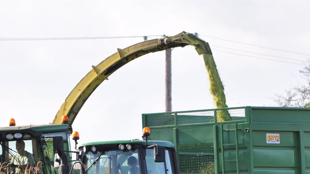 Drivers urged to keep clear of overhead wires during silage season