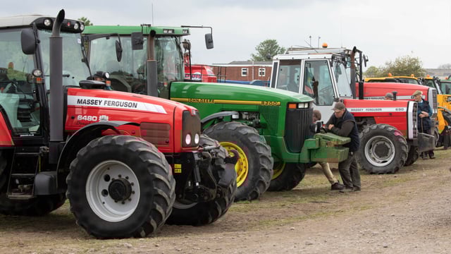 Auction report: Sharp-looking tractors sell at 'on-site' sale, but for how much?
