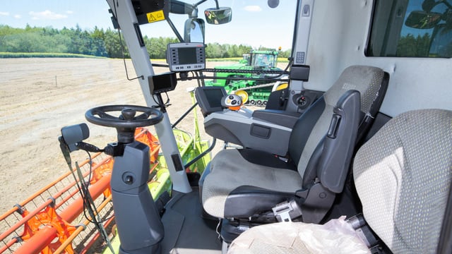 Auction report: 'Top-notch' combine, sprayer and handler under the hammer