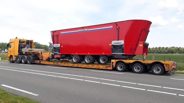 'World's biggest tub feeder' on its way from Europe to the US