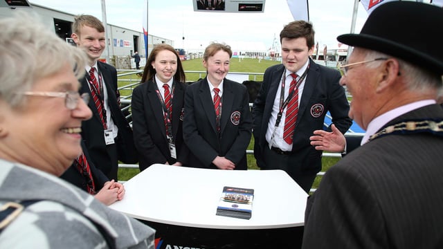 20 Angus calves presented to NI teenagers