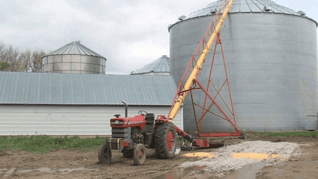Farmer uses pocket knife to amputate leg following auger incident