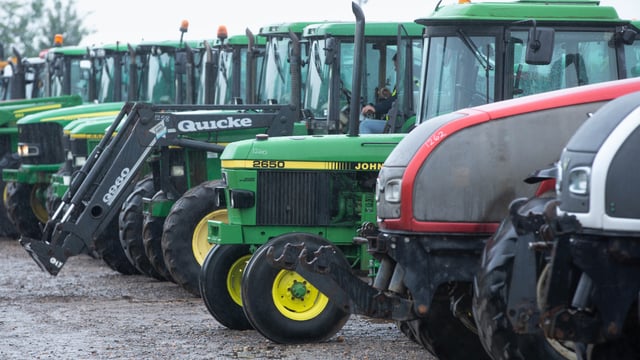 Auction report: Some 'oddities' among John Deere lots at big June sale