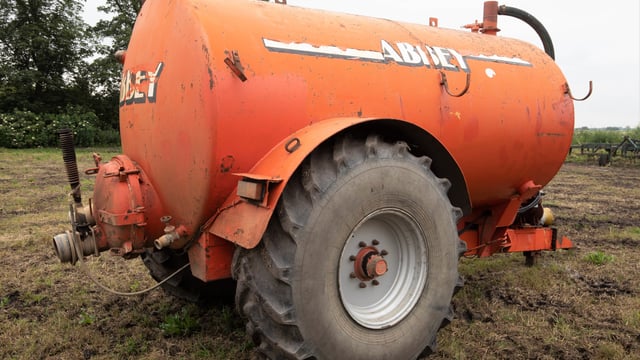 Auction report: Mix of 'on-site' machinery sells; but for how much?