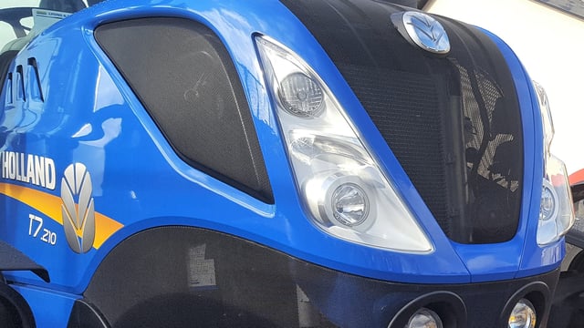 What are the top-selling individual tractor models in Ireland?