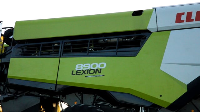 Video: Next-generation Claas Lexion combines in action