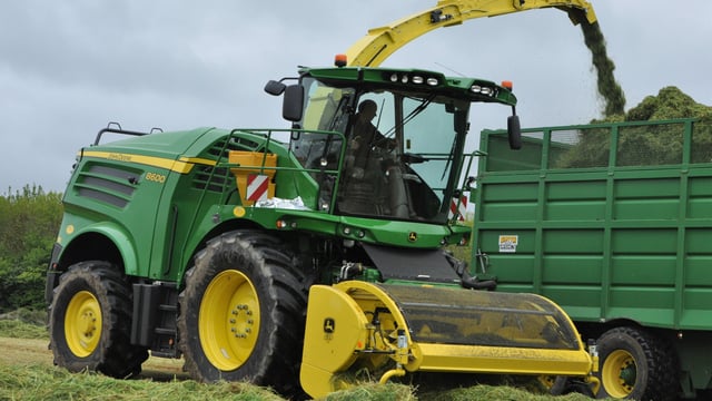 Sales of self-propelled foragers still climbing - to new record levels
