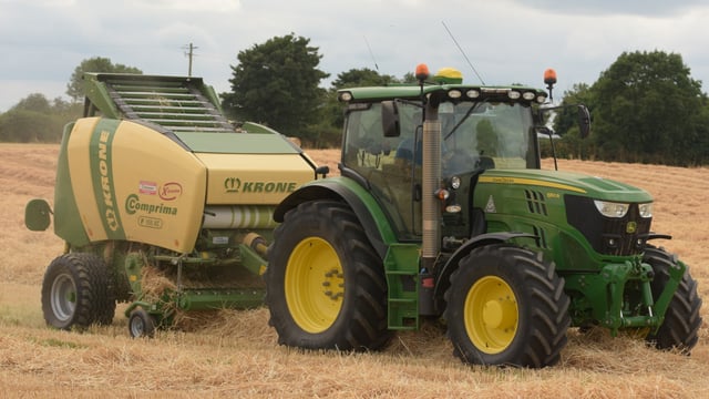 Baling straw: What does it cost?