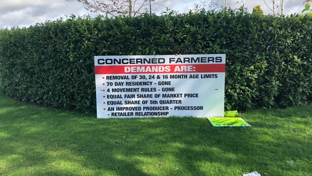 'We shouldn't have to do this' - farmers picket in Wexford