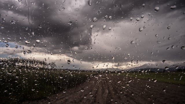 Rain and thunderstorm warning for the country