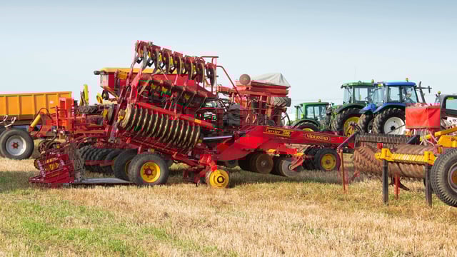Auction report: Tillage and other machinery changes hands at 'on-farm' sale