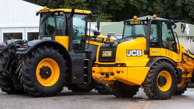 Auction report: Brisk bidding for 'ex-demo' and used JCBs