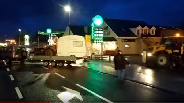 Video: Farmer convoy 'on route' to Dublin for tractor protest