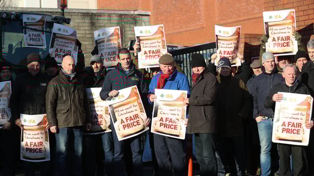 IFA extends Dunnes depot demonstration to 24-hour blockade
