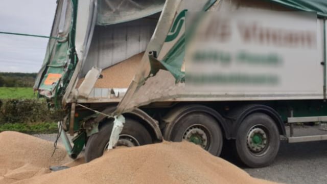 2 truck collision blocks N4 near Edgeworthstown