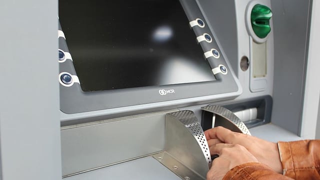 Bank of Ireland to close 103 branches on island of Ireland