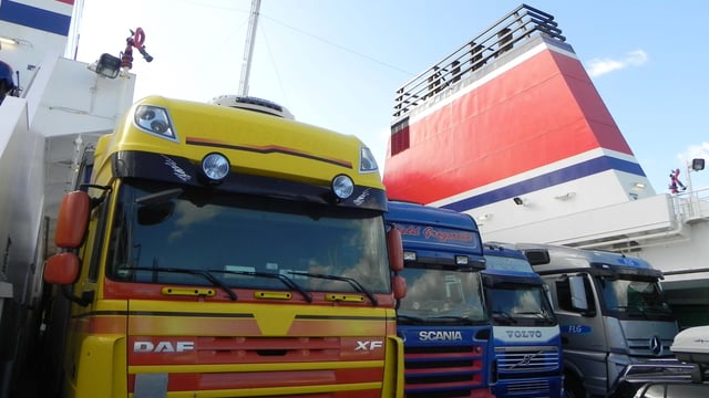 'A pretty dire situation' for truck drivers caught up in UK-French border closure - Murphy