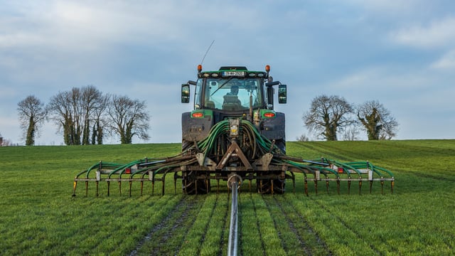 What fertiliser do I need to spread to grow a crop of first-cut silage?