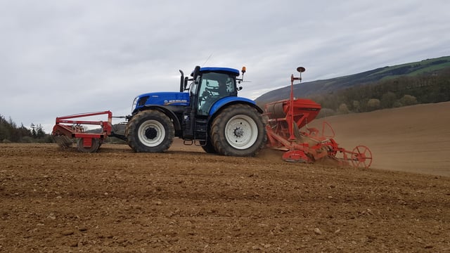 Weather conditions improve for field work