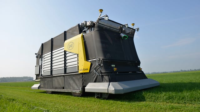 Pics: First 'fully autonomous' zero-grazing machine unveiled