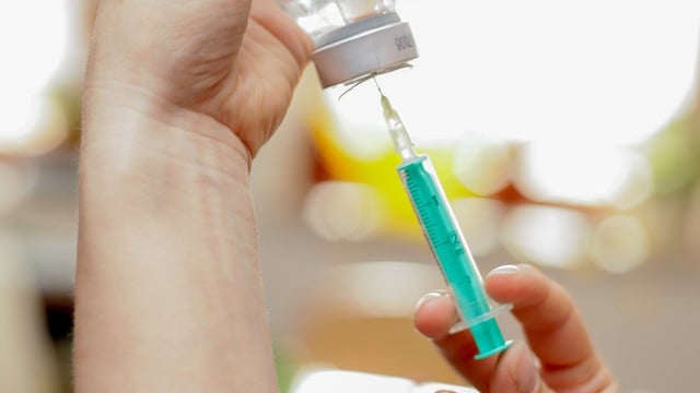 Call for 'coherent approach' in roll-out of vaccine for food processing workers