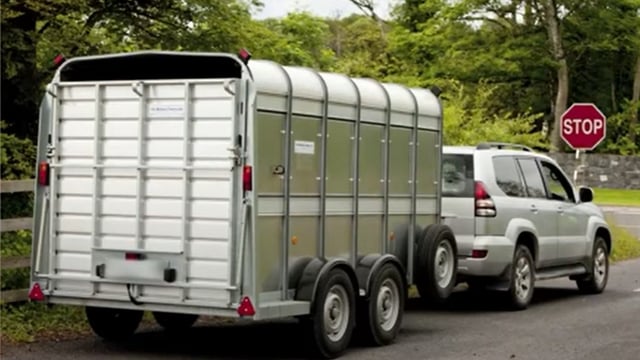 Towing a trailer on public roads: What you should know