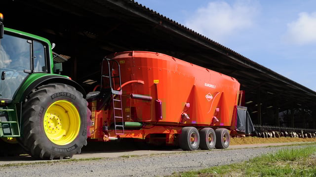 Kuhn cross conveyor feeder range extended
