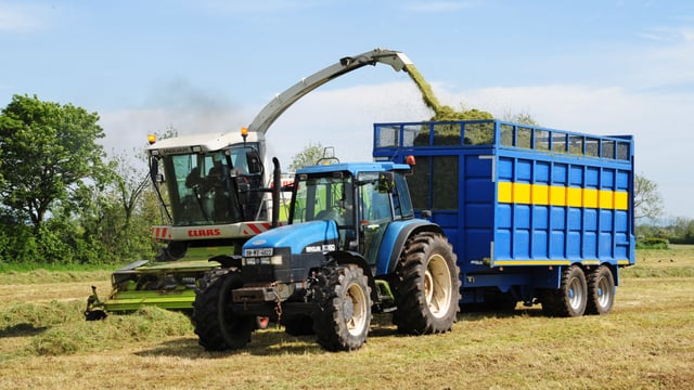 Contractors call for realism from frenzied farmers amid hectic 2021