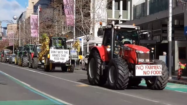 New Zealand farmers protest environmental restrictions