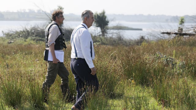 Minister takes to the waves to visit wader breeding islands