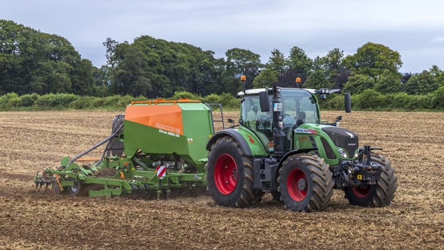 Video: A good start for Redstart with Amazone combination drill
